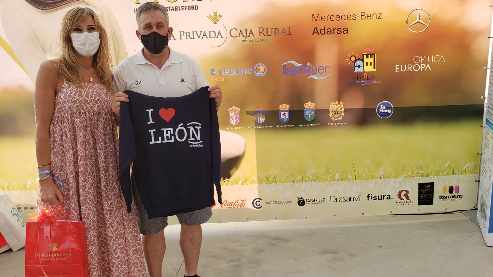 Los vencedores de esta primera edición del Torneo de Gol leonoticias reciben sus galardones