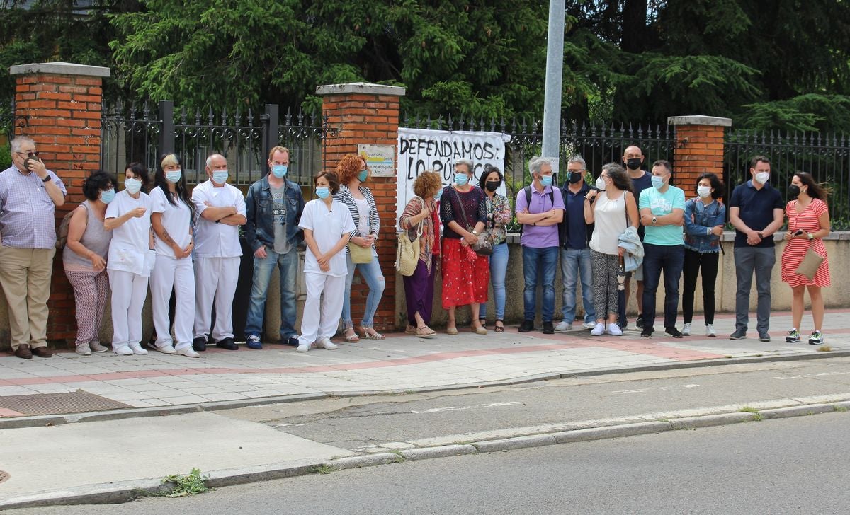 Los trabajadores del Centro El Alba claman contra el «boicot» para el cierre de este «centro referencia» en León.