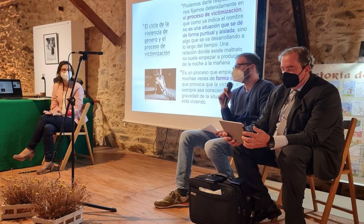 Mesa redonda en el Val de San Lorenzo.