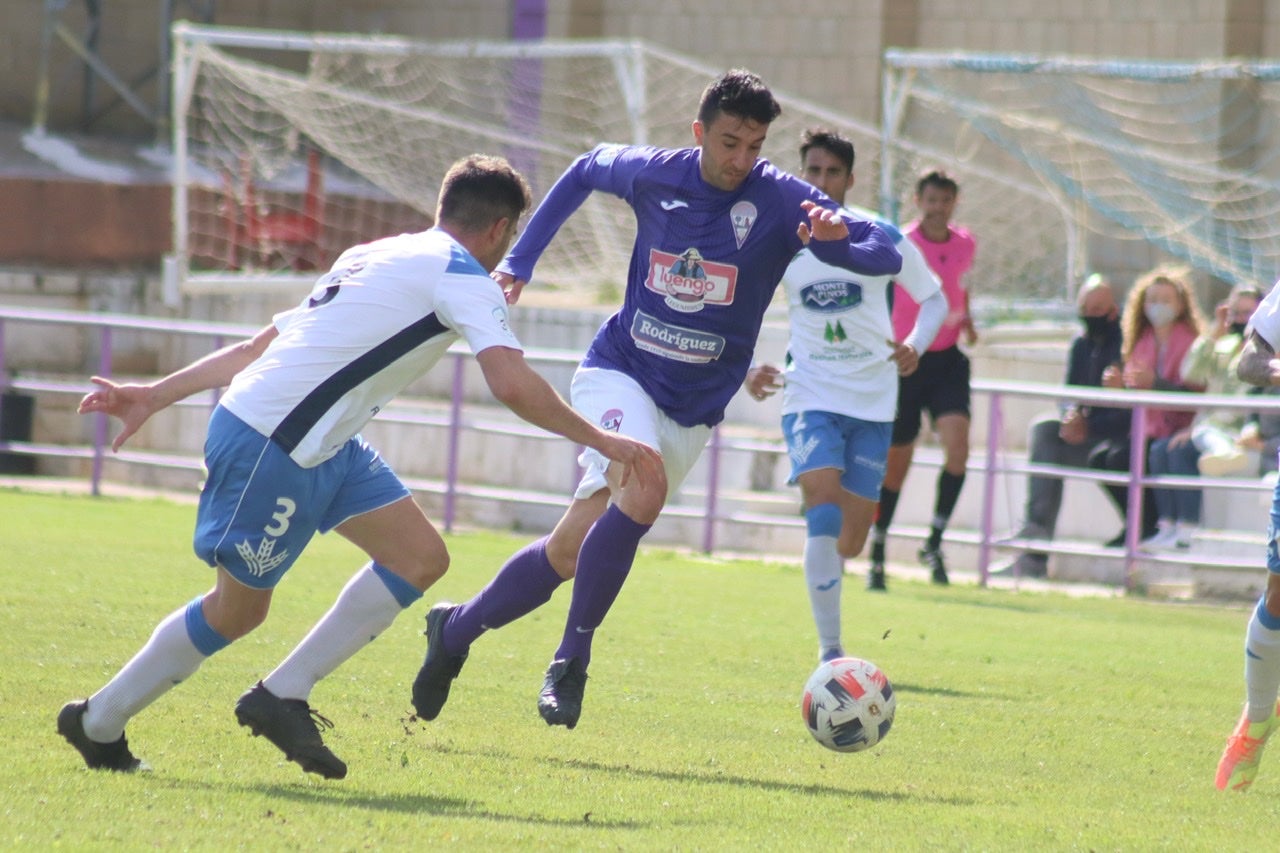 El conjunto morado desciente de la Tercera División tras perder ante el Almazán.