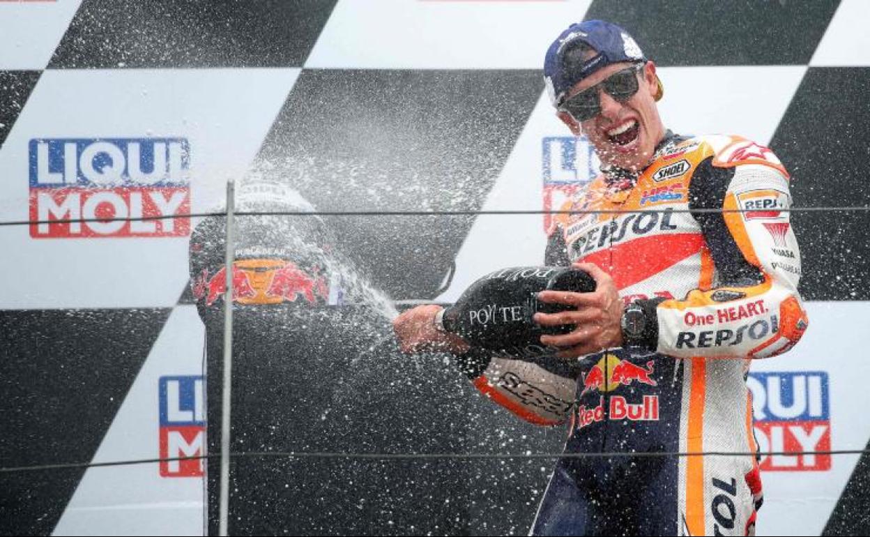 Marc Márquez celebra el triunfo en el GP de Alemania.