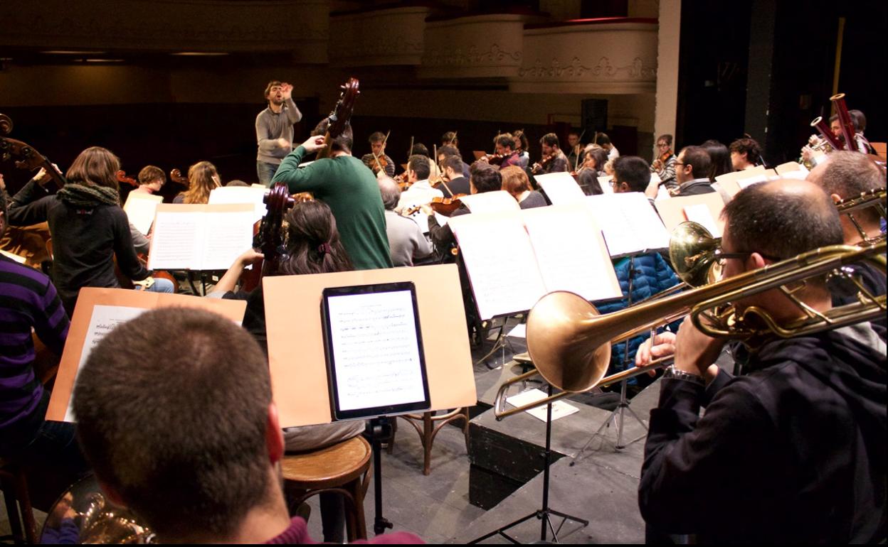 La Orquesta Sinfónica Cristóbal Halffter de Ponferrada da la bienvenida al verano