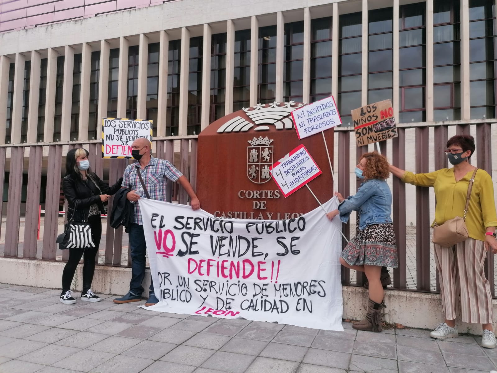 Protestas contra el cierre del 'El Alba' de León.