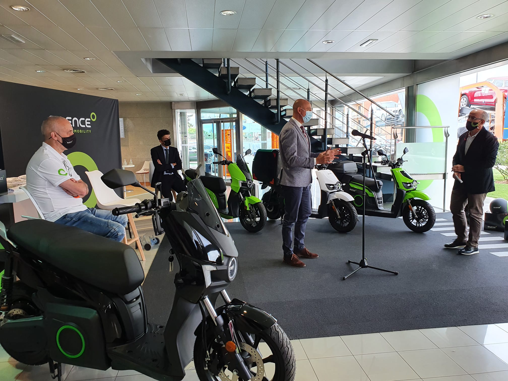 Presentación de Silence León