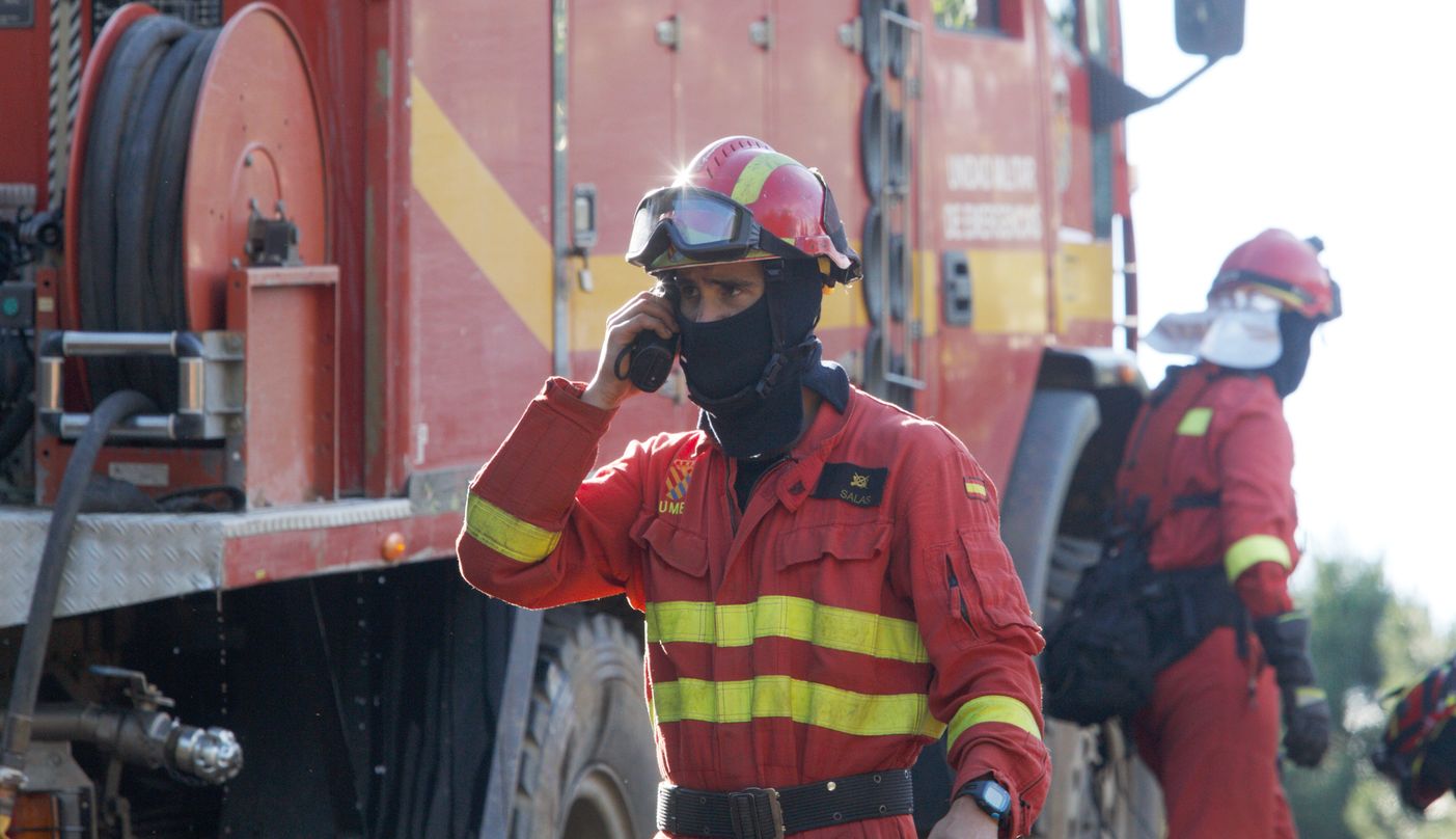 Cerca de 140 militares y medio centenar de vehículos participan en el ejercicio de instrucción y adiestramiento de Lucha Contra Incendios Forestales (LCIF) en El Bierzo que se extiende hasta este miércoles. 