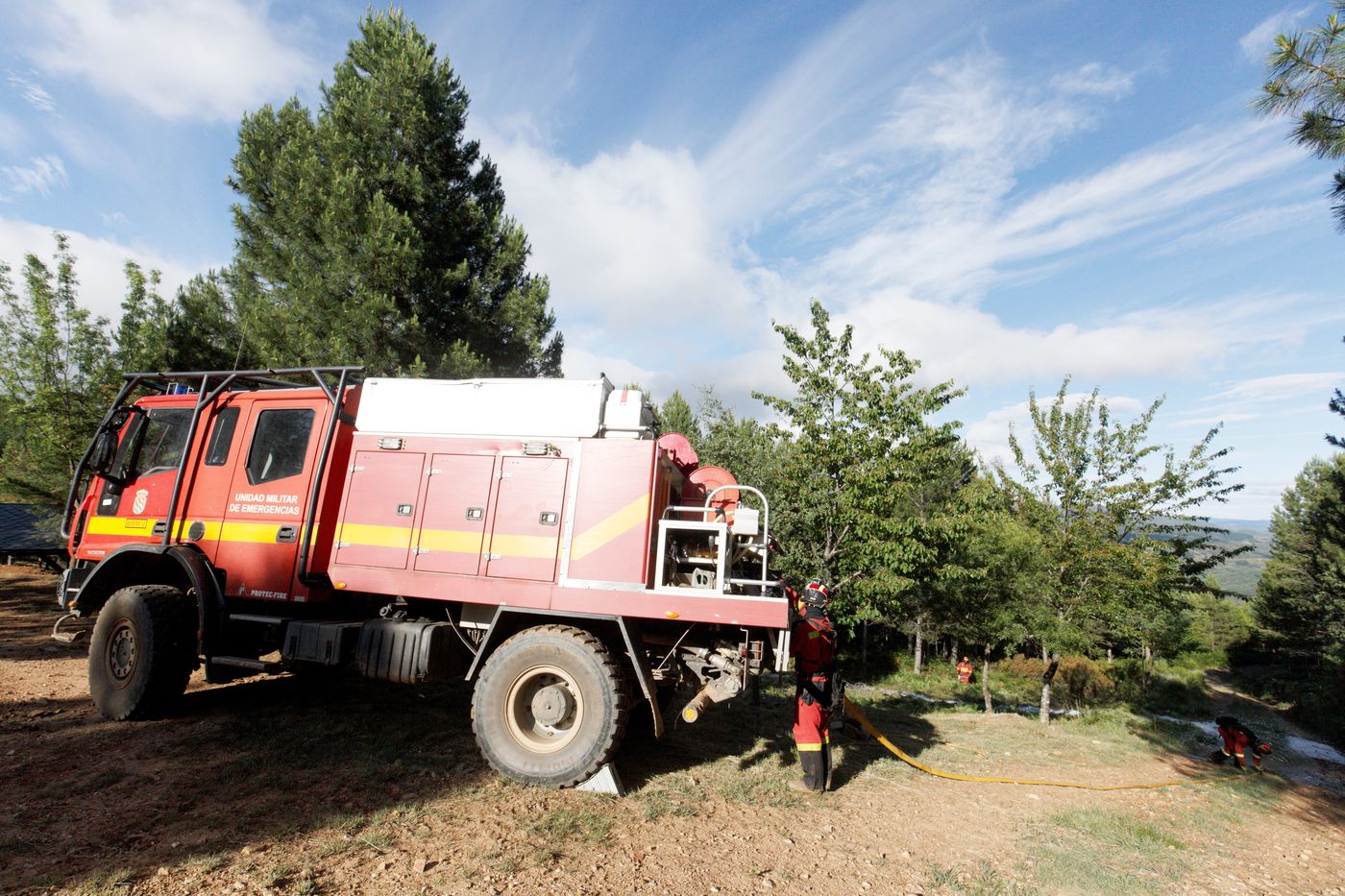 Cerca de 140 militares y medio centenar de vehículos participan en el ejercicio de instrucción y adiestramiento de Lucha Contra Incendios Forestales (LCIF) en El Bierzo que se extiende hasta este miércoles. 