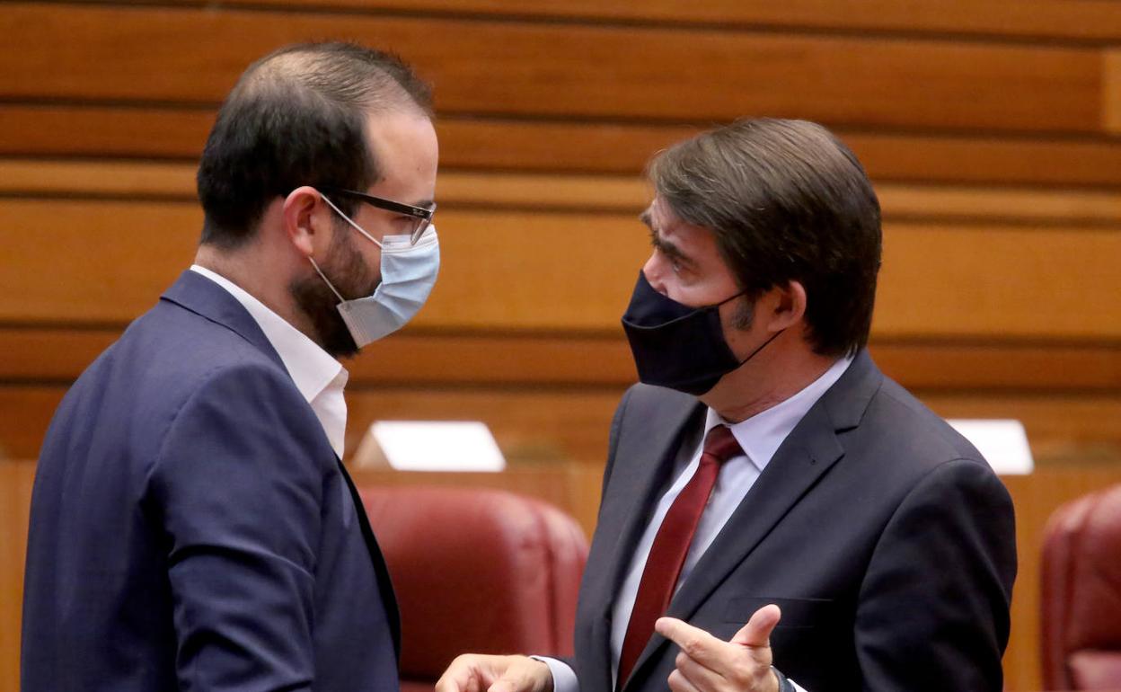 Suárez-Quiñones durante el pleno en las Cortes.