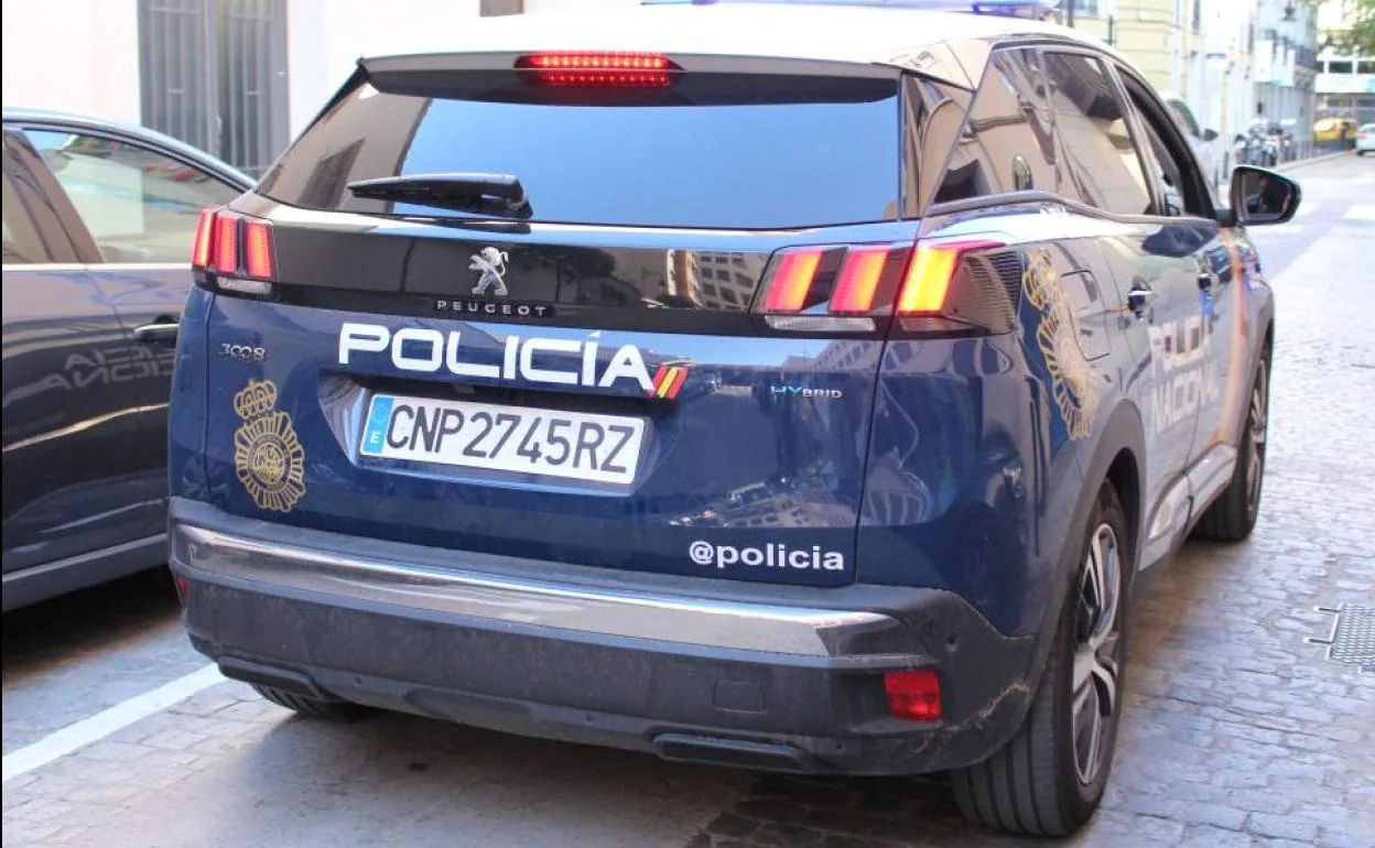 Imagen de un vehículo de la Policía Nacional durante una intervención.