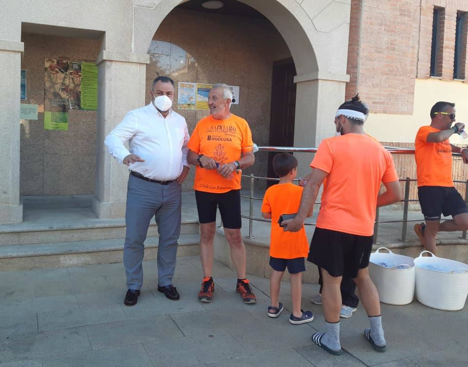 Fotos: Eduardo Morán recibe en Camponaraya a los participantes de ‘A Santiago contra el cáncer’