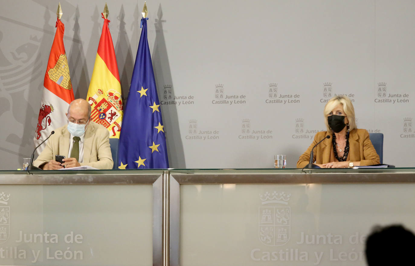 El vicepresidente, portavoz y consejero de Transparencia, Ordenación del Territorio y Acción Exterior, Francisco Igea, y la consejera de Sanidad, Verónica Casado, comparecen en rueda de prensa posterior al Consejo de Gobierno