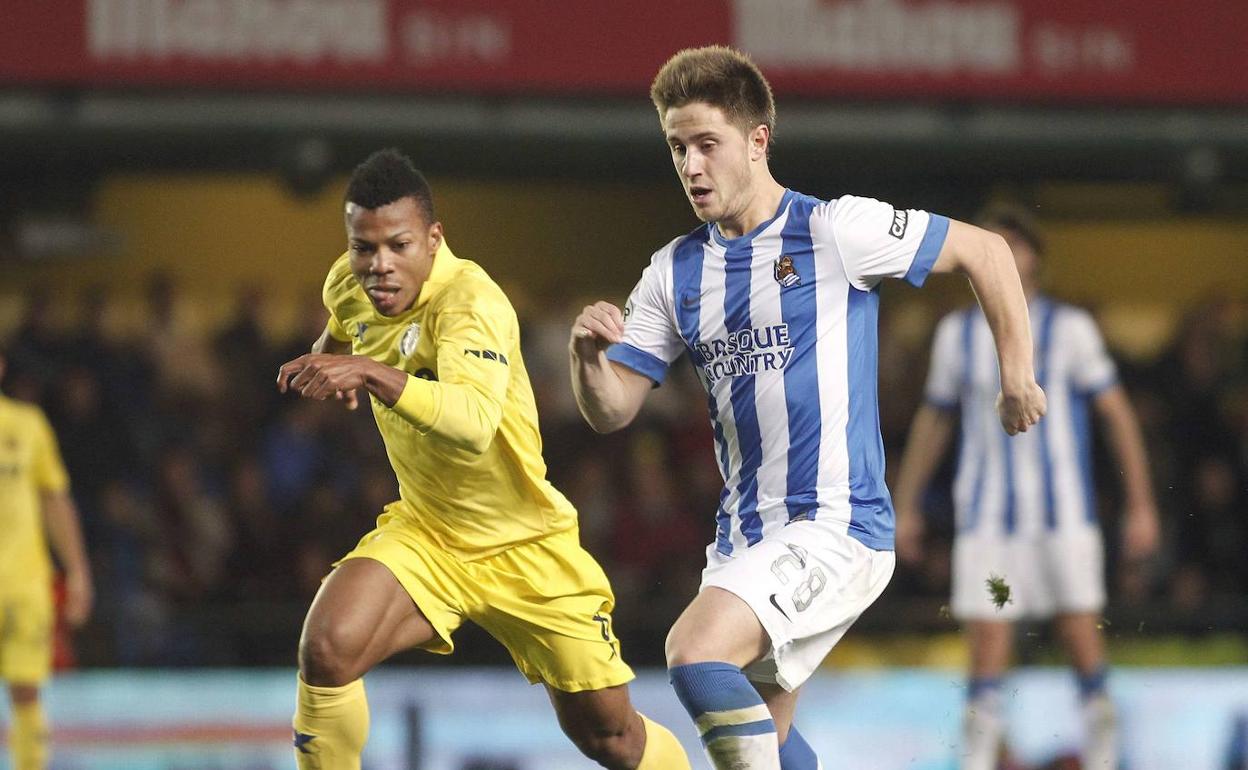 Jon Gaztañaga, en un partido con la Real Sociedad.