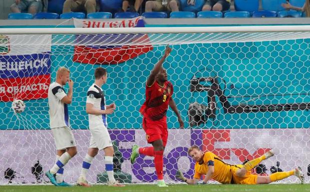 Lukaku celebra uno de sus goles. 