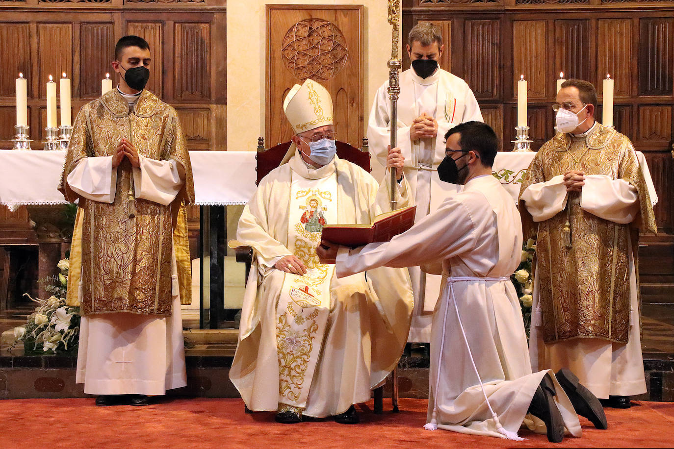 Fotos: Danielle, Adrián y Thierry Rabenkogo, ordenados nuevos sacerdotes