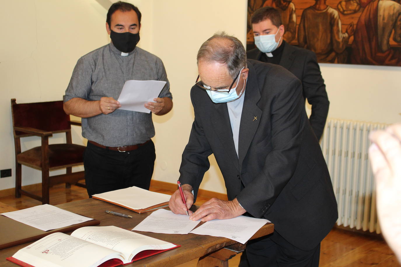 Cuatro delegados episcopales y un nuevo vicario general toman el relevo en el Consejo episcopal en un acto simbólico y cargado de recuerdo e ilusión en el Salón del Trono del Obispado de León