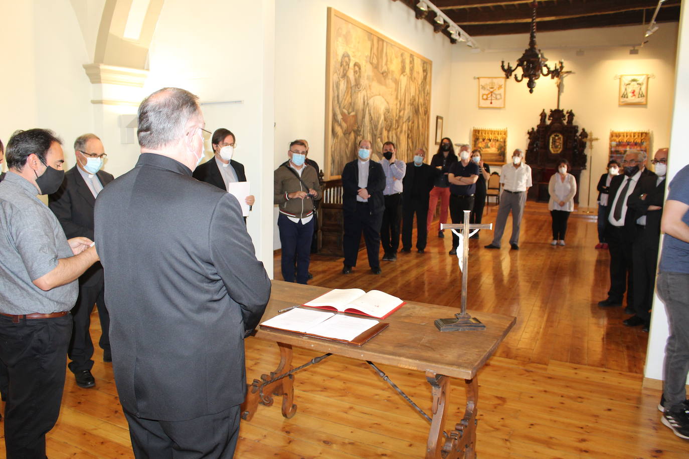 Cuatro delegados episcopales y un nuevo vicario general toman el relevo en el Consejo episcopal en un acto simbólico y cargado de recuerdo e ilusión en el Salón del Trono del Obispado de León