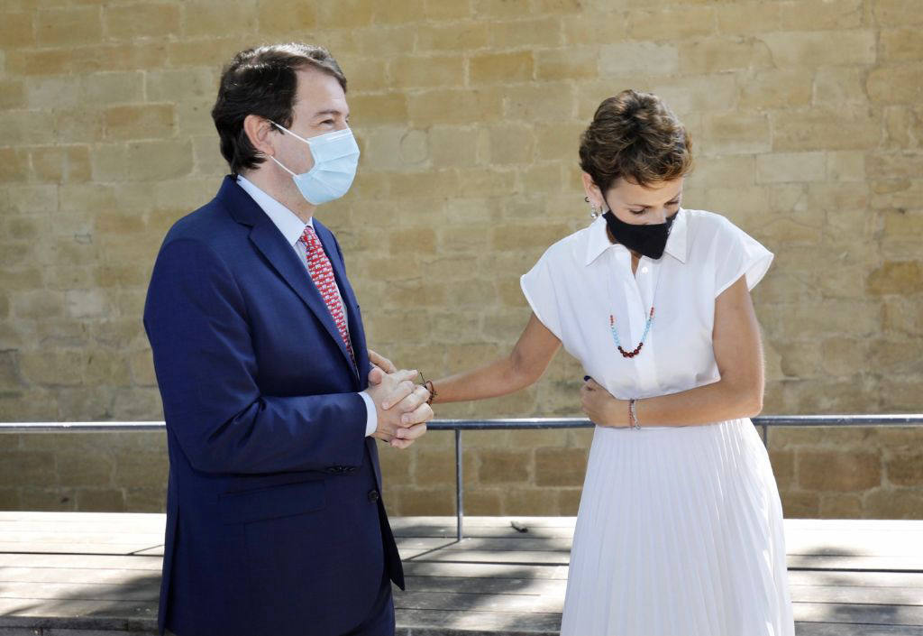 El presidente de la Junta de Castilla y León, Alfonso Fernández Mañueco, firma la Declaración Interregional entre las Comunidades Autónomas del Camino de Santiago.