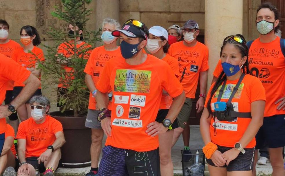 Algunos de los participantes de la carrera A Santiago Contra el Cáncer. 