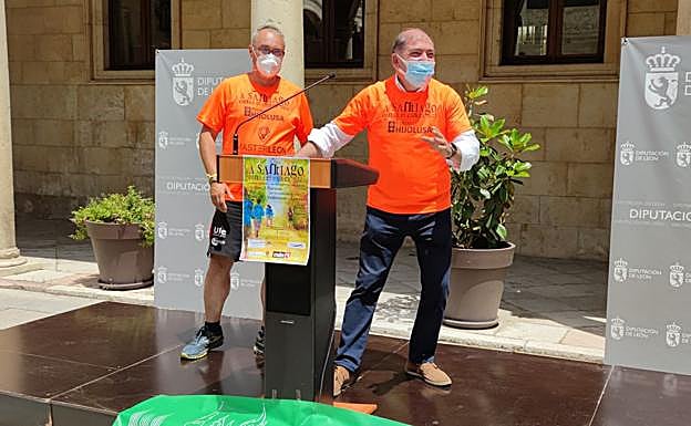 Imagen. César Buitrón y José Pellitero en la recepción de la Diputación de León. 
