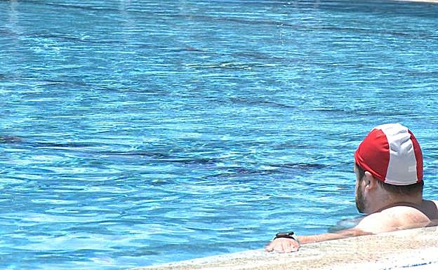 Primer chapuzón del verano en Cuadros. 