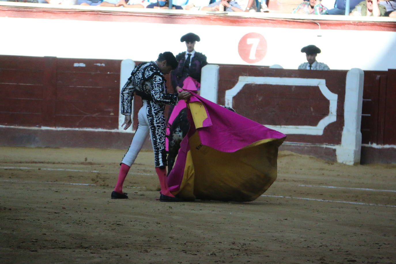 Fotos: Las mejores imágenes de Enrique Ponce en la plaza de toros de León