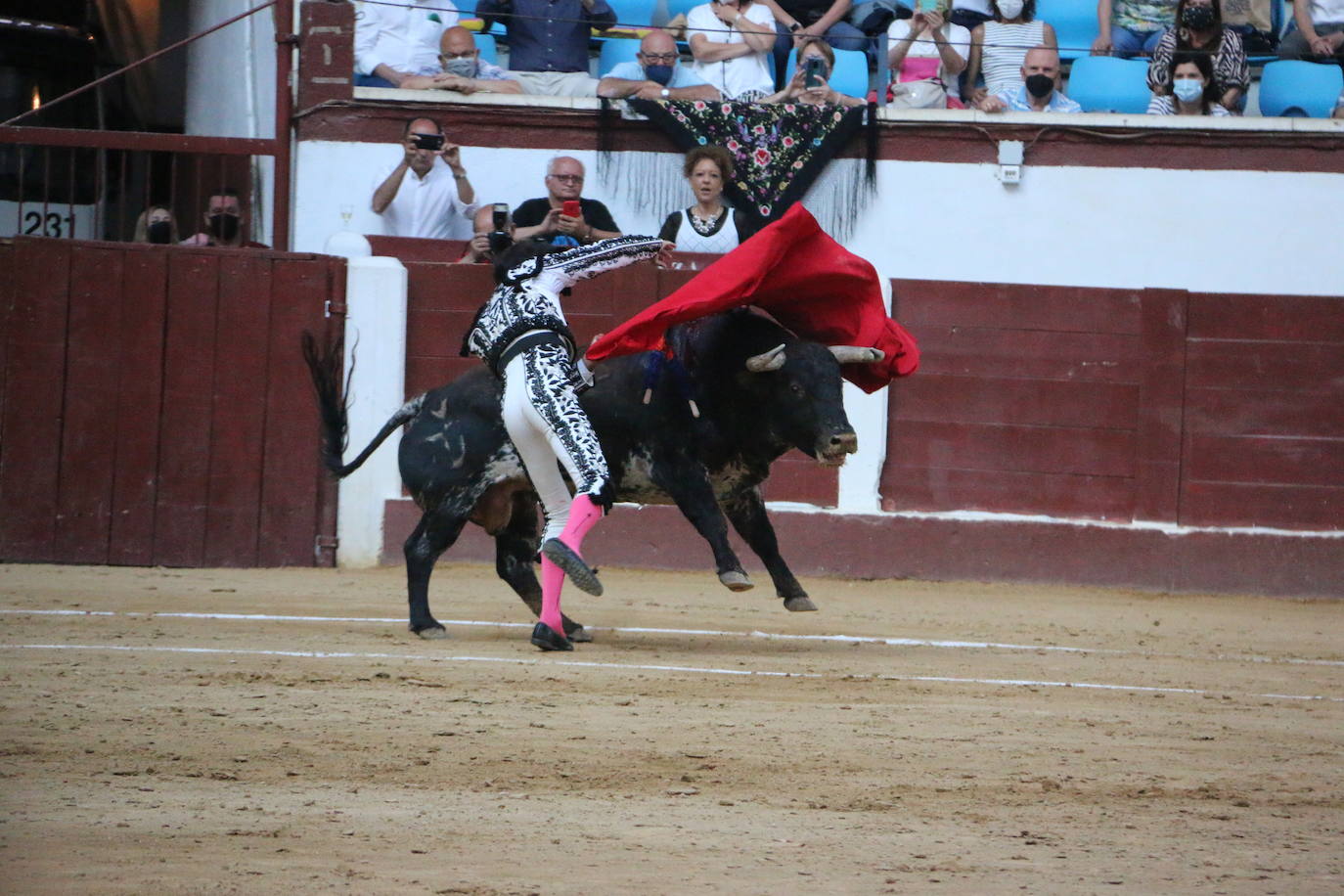 Fotos: Las mejores imágenes de Enrique Ponce en la plaza de toros de León