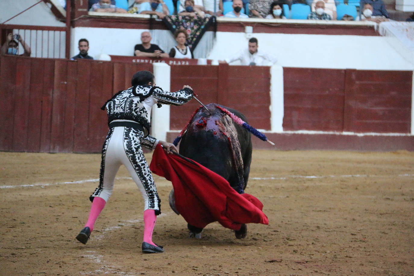 Fotos: Las mejores imágenes de Enrique Ponce en la plaza de toros de León