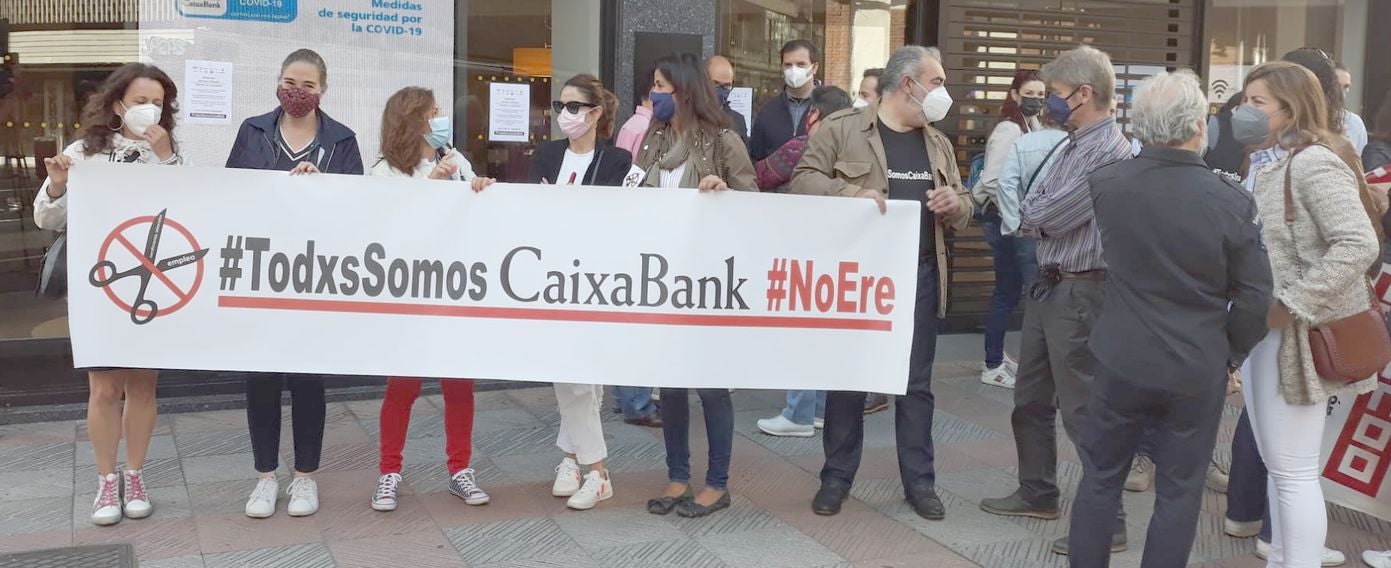 La plantilla de CaixaBank exige 'salidas voluntarias' en un conflicto que alcanza su fecha límite. 