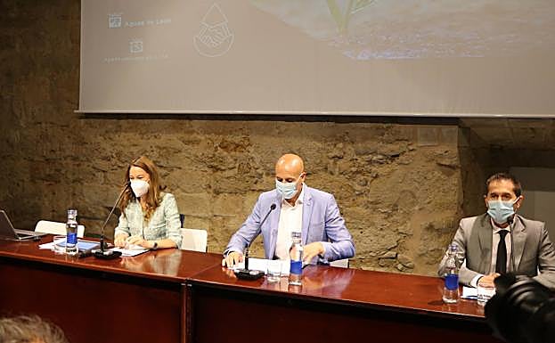 Presentación en el Palacio del Conde Luna del Pacto Social de Aguas de León.