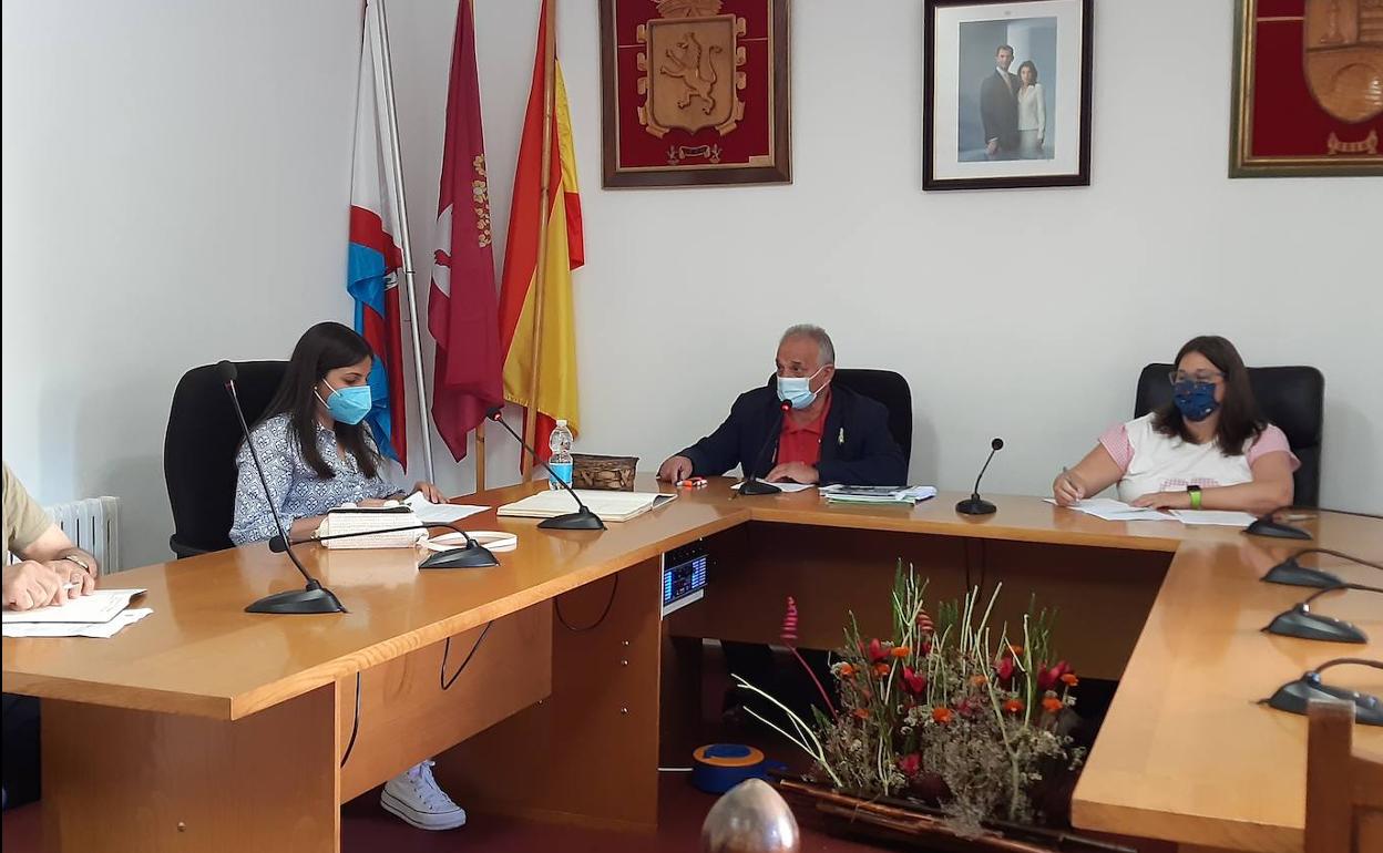 La nueva edil del PSOE tomó posesión en el pleno extraordinario celebrado este miércoles en Toreno.