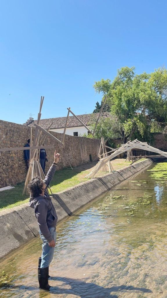 El ayuntamiento de Carrizo empieza este fin de semana el proyecto artístico Carrizo con Arte. Se trata de 5 instalaciones artísticas al aíre libre en entornos característicos del municipio de Carrizo. 