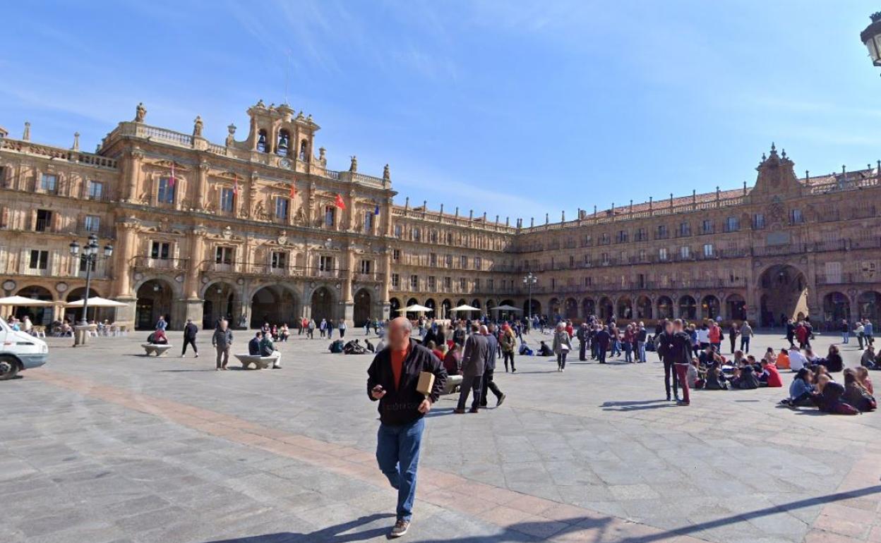 Plaza Mayor con el Ayuntamiento de Salamanca al fondo. 