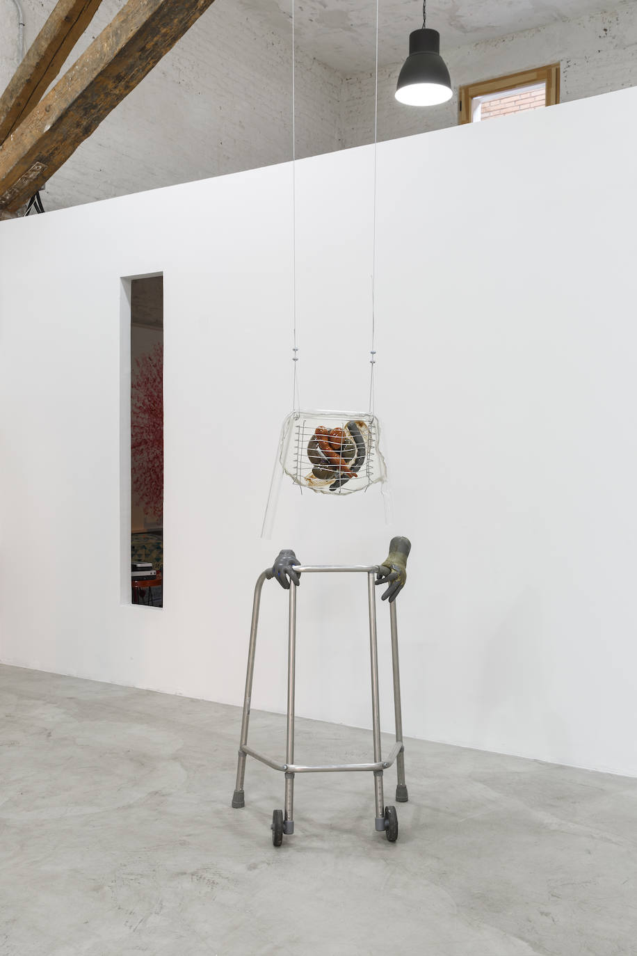 La leonesa María Luisa Fernández comparte exposición con otros catorce artistas de Castilla y León, como esta obra, 'Concierto para el Bioceno 7' del vallisoletano Eugenio Ampudia.