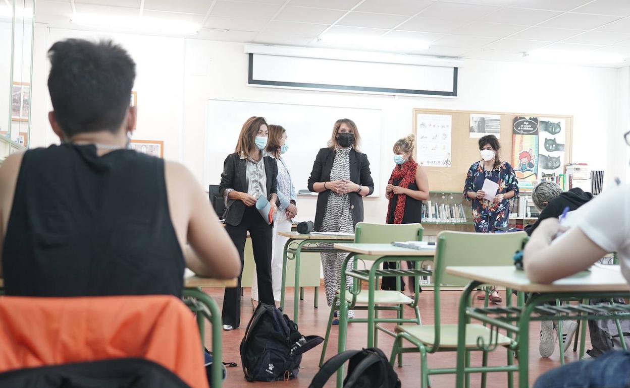 La consejera de Educación, Rocío Lucas, informa de las actividades que tendrán lugar en julio enmarcadas en el Programa para la Mejora del Éxito Educativo