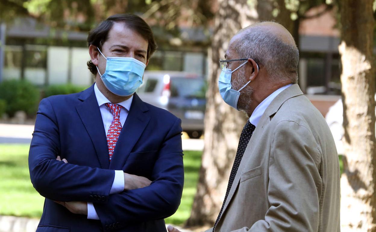 Alfonso Fernández Mañueco y Francisco Igea, momentos antes de la rueda de prensa. 