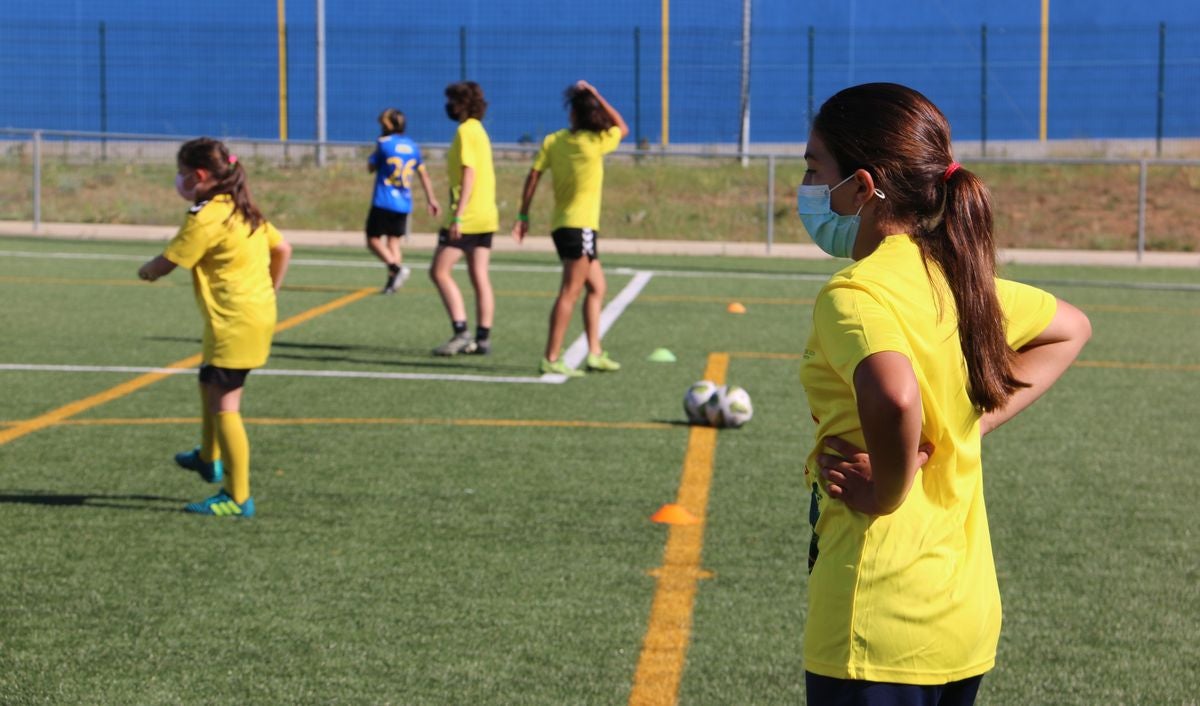 El Campus Diego Calzado organizó una jornada de tecnificación con jugadoras profesionales de fútbol femenino.