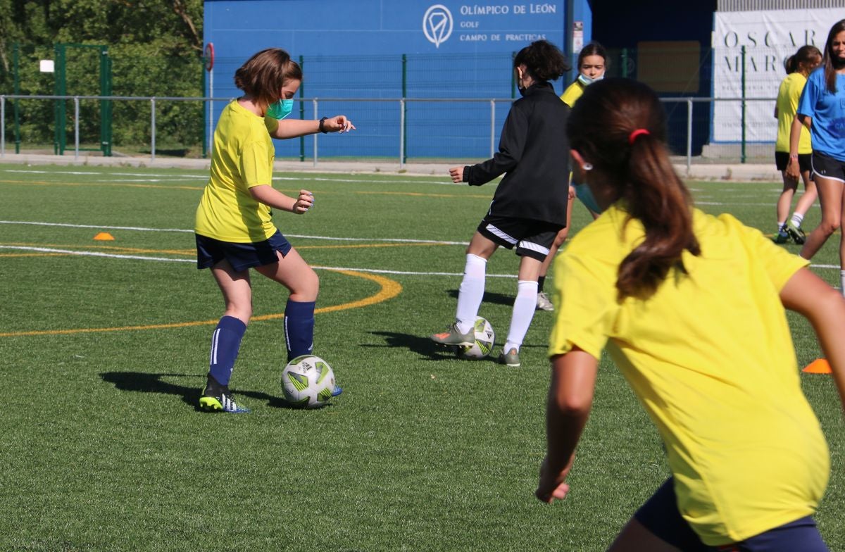 El Campus Diego Calzado organizó una jornada de tecnificación con jugadoras profesionales de fútbol femenino.