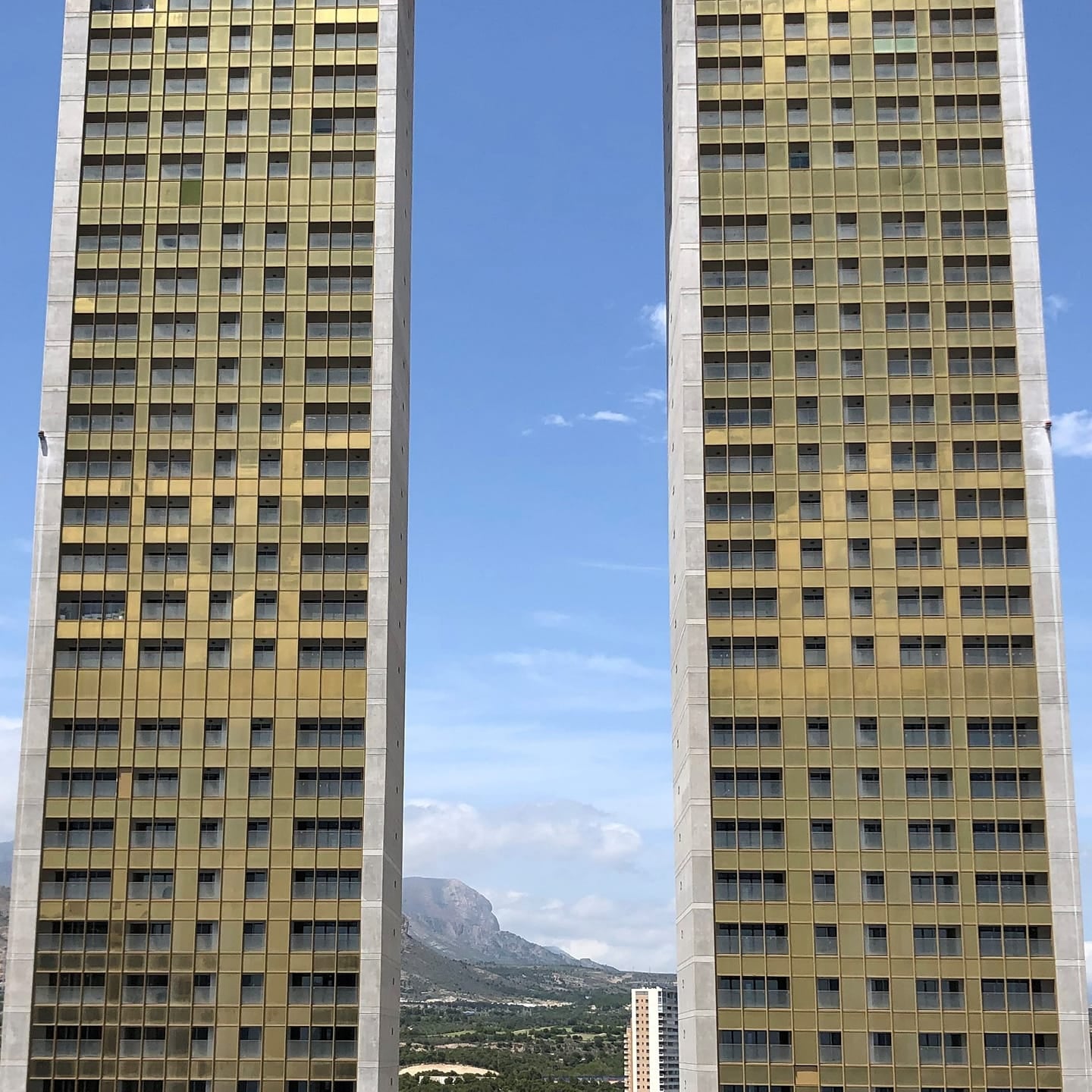 Fotos: Benidorm estrena el rascacielos de viviendas más alto de la UE