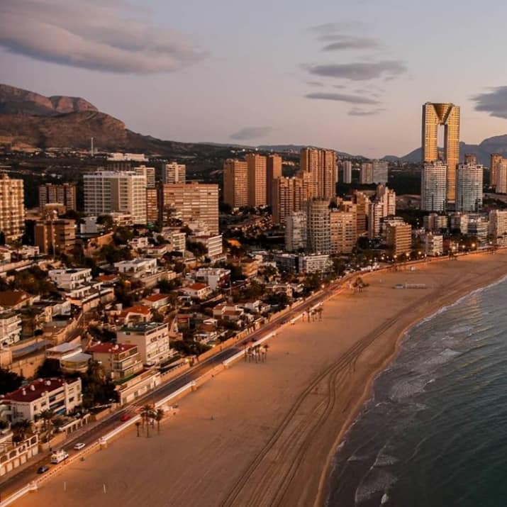 Fotos: Benidorm estrena el rascacielos de viviendas más alto de la UE