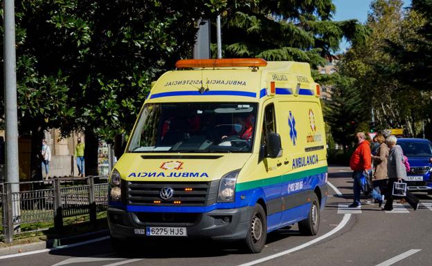 Dos varones heridos tras caerles encima un saco de grandes dimensiones en La Vellés