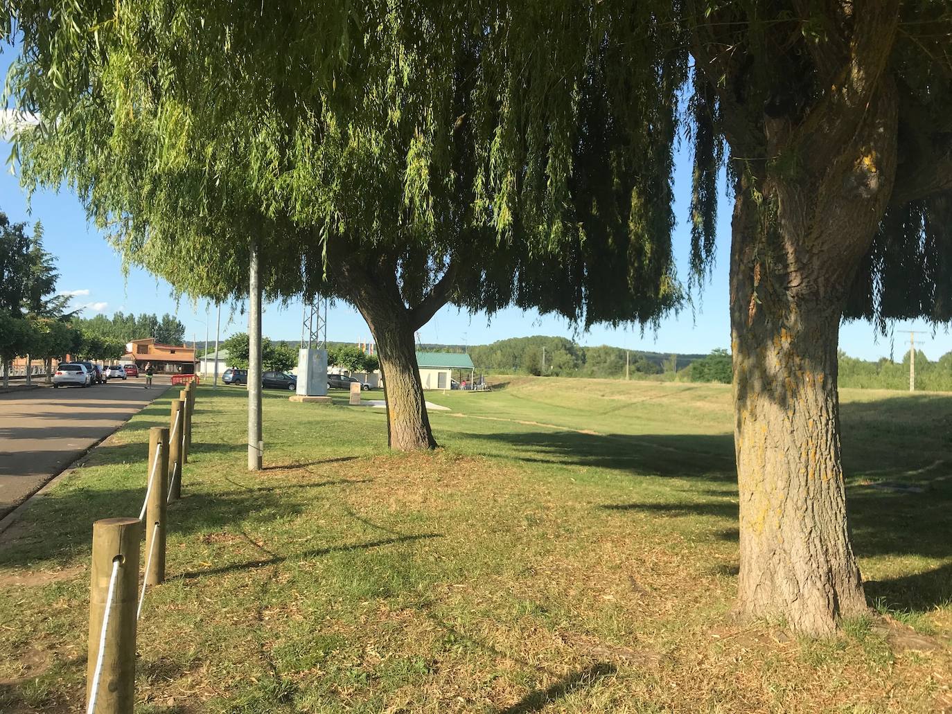 El Ayuntamiento pone en marcha una nueva zona habilitada para caravanas junto al Río Órbigo.