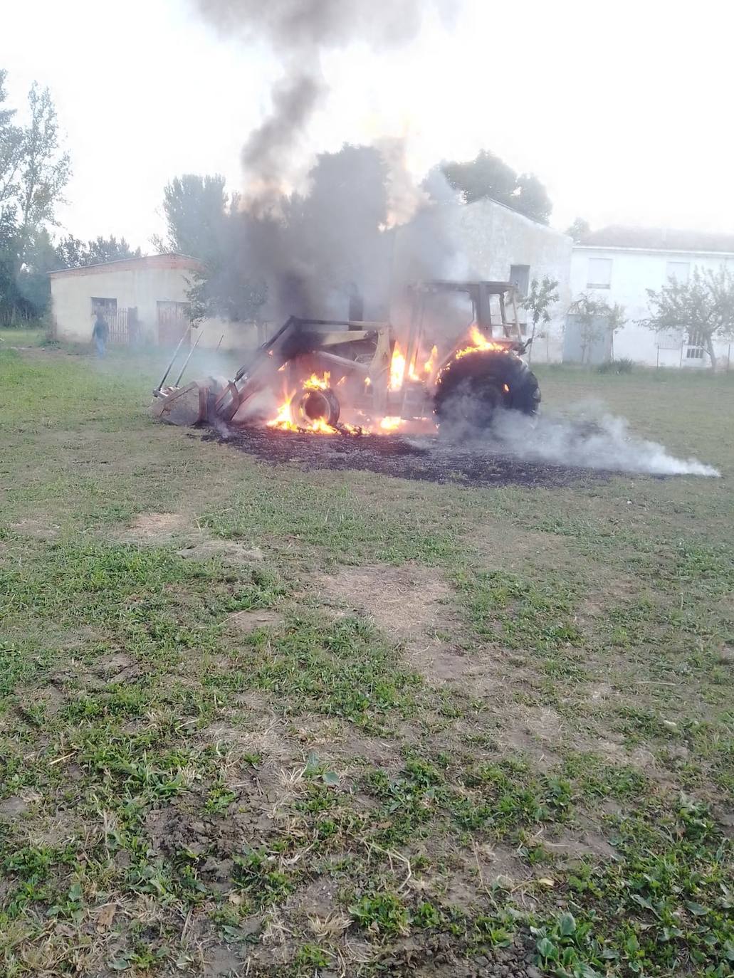 Arde un tractor en Ruiforco