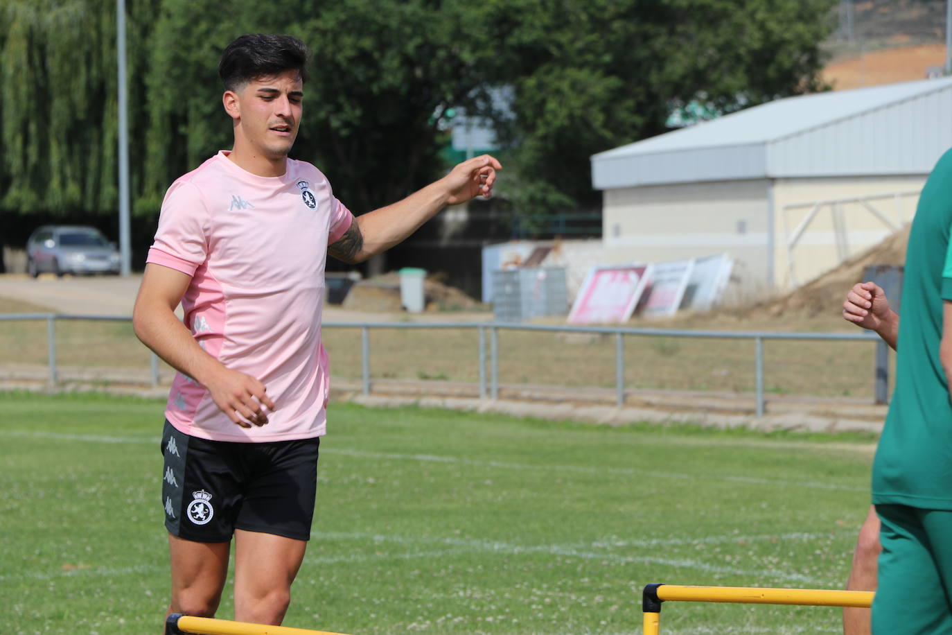 El conjunto leonés inicia los entrenamientos de una nueva campaña a la espera de completar su plantilla.
