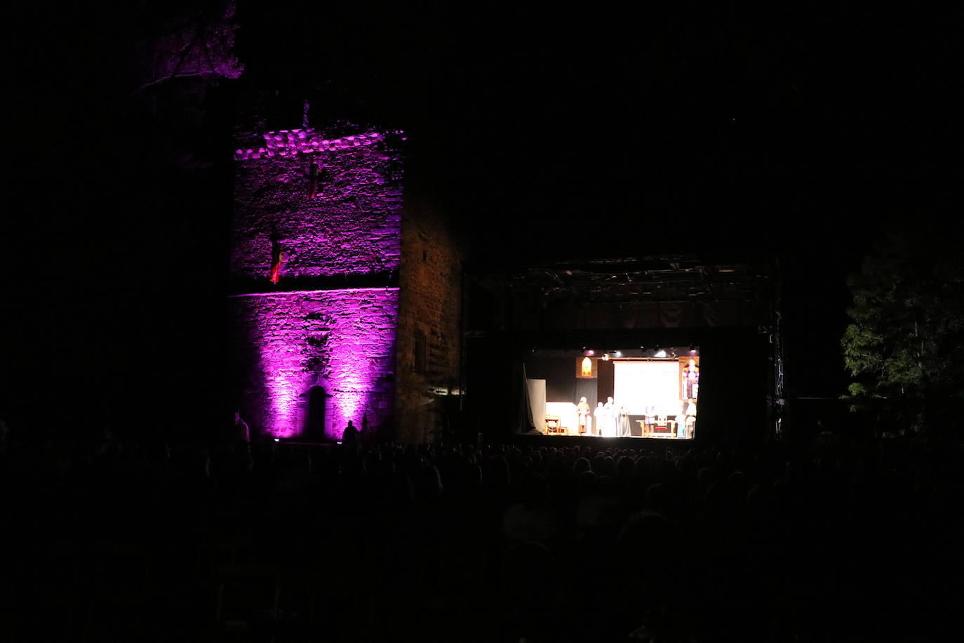 Turienzo de los Caballeros acoge junto al Torreón de los Osorio la representación teatral 'Unum in Aeternum' y recupera la narración de una leyenda de 1258 que gira en torno a la Orden de los Caballeros del Temple y la Maragatería.