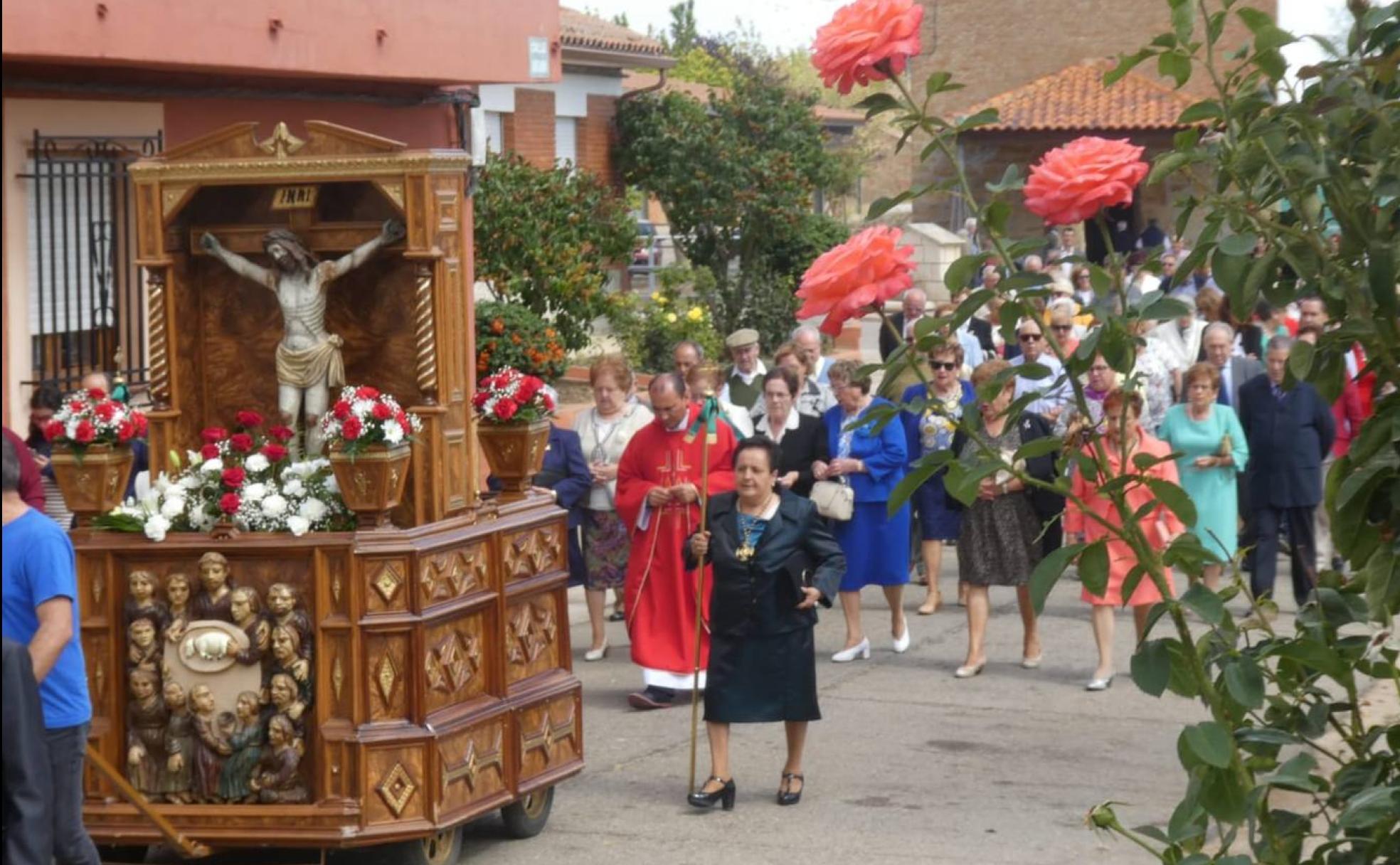 Procesión con el Santísimo Cristo con motivo de su fiesta.