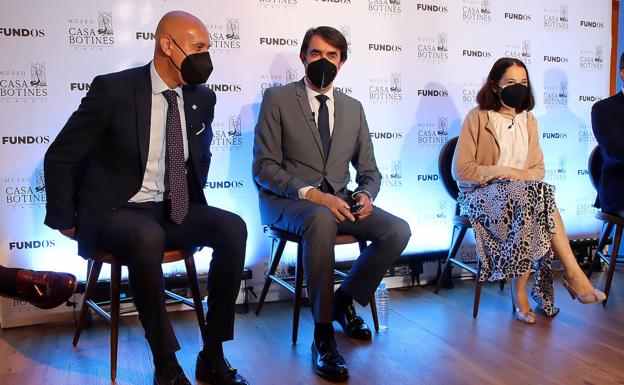 El consjero de Fomento y MedioAmbiente, Juan Carlos Suárez-Quiñones y el alcalde de León durante la presentación de la jornada.