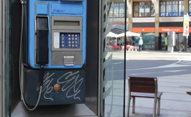 Imagen de una cabina telefónica.
