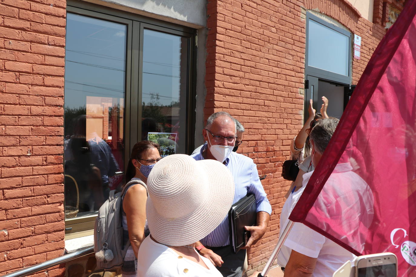 Con cinco votos a favor, dos en contra y una abstención, la moción presentada por UPL e Izquierda Unida sale adelante y saca de la alcaldía al PSOE que gobernaba hasta el momento con el apoyo de los leonesistas | Arranca una nueva legislatura en la que UPL e IU se proponen «trabajar para la prosperidad de Garrafe y sus vecinos»