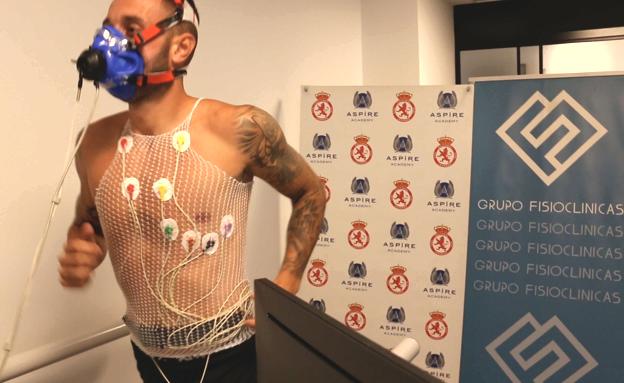 Un jugador de la Cultural se somete a la prueba de esfuerzo en la clínica.