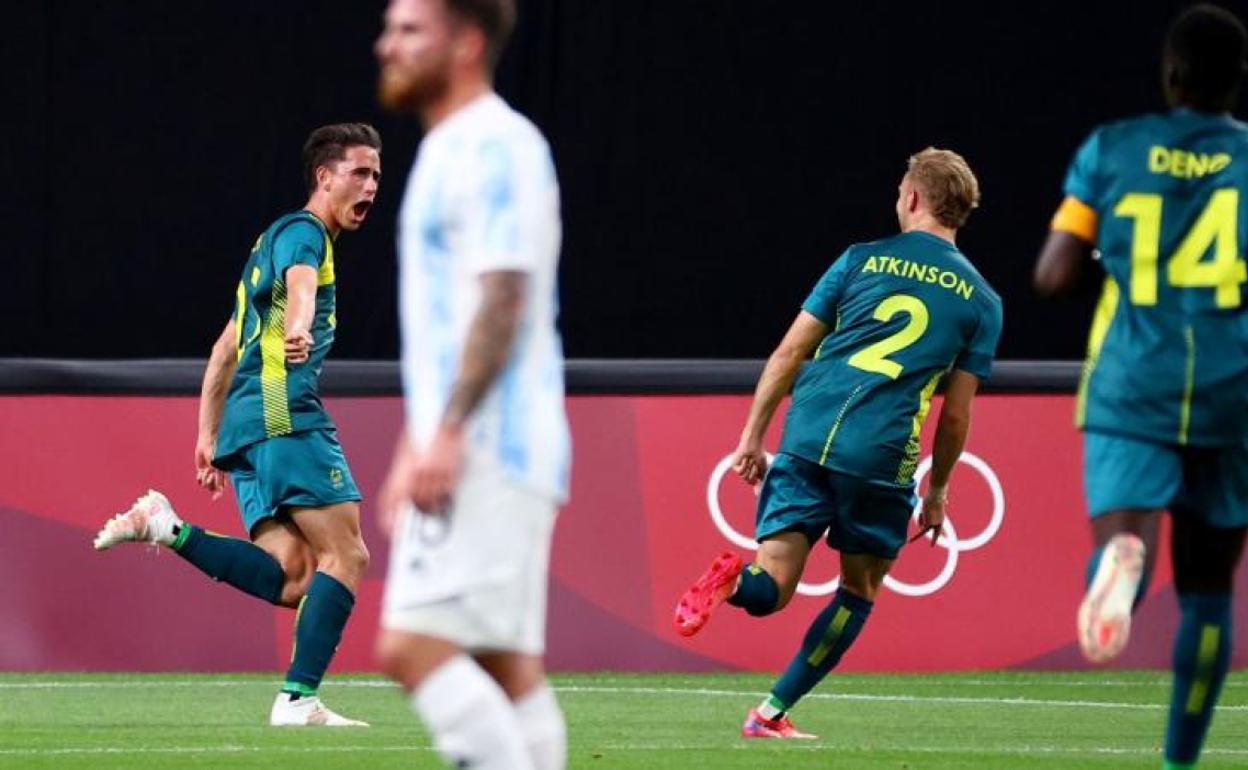 Los jugadores de Australia celebran el gol de Wales. 