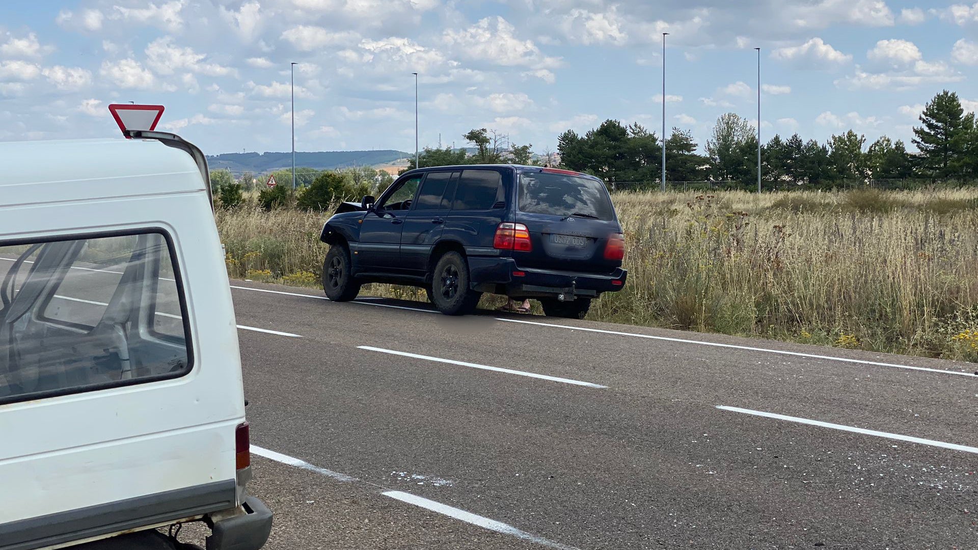 Un autobús, un todoterreno y una furgoneta se han visto implicados en un accidente sin heridos graves en la carretera entre León y La Bañeza antes de llegar a Ribaseca.